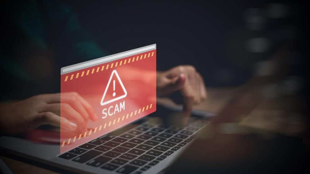 Hukuman Cambuk Menanti Scammer Online di Singapura