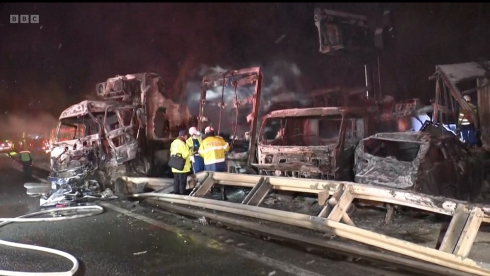 Jalan Tol Jepang Mencekam Puluhan Mobil Terbakar