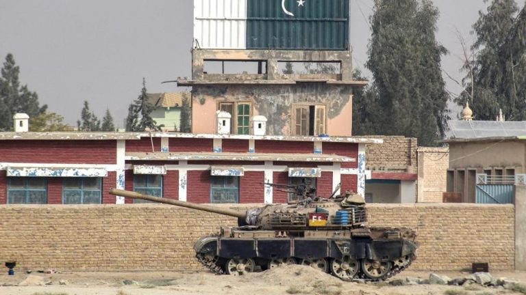 Perbatasan Membara: Afghanistan dan Pakistan Kembali Terlibat Baku Tembak Sengit Perbatasan Membara: Afghanistan dan Pakistan Kembali Terlibat Baku Tembak Sengit