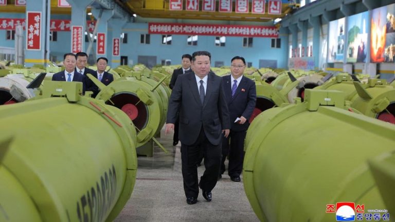 Kim Jong Un Gemparkan Dunia: Rudal Menggila di Balik Kemewahan Baru