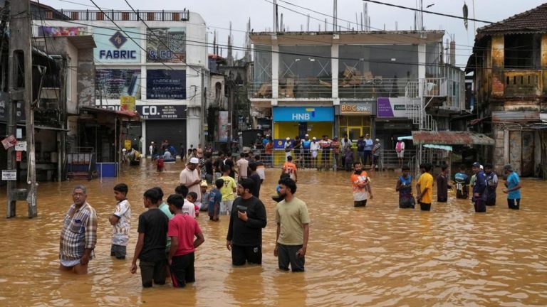 Sri Lanka Berduka: Ratusan Nyawa Melayang, Banjir Bandang Terjang! Sri Lanka Berduka: Ratusan Nyawa Melayang, Banjir Bandang Terjang!