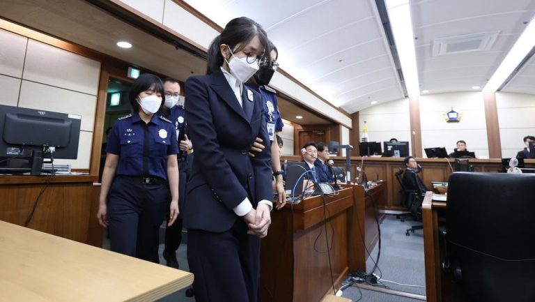 Eks Ibu Negara Korsel Terbukti Korupsi Berakhir di Bui Eks Ibu Negara Korsel Terbukti Korupsi Berakhir di Bui