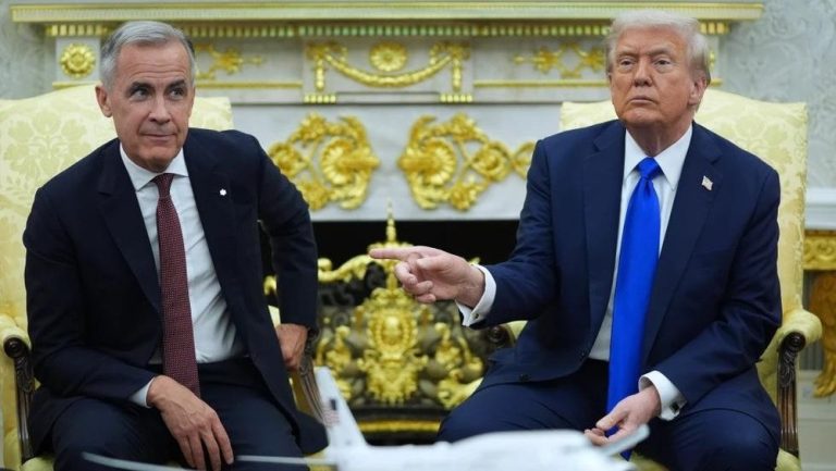 Internationalmedia.co.id - News - Mantan Presiden Amerika Serikat, Donald Trump, kembali melontarkan ancaman keras kepada Kanada terkait potensi kesepakatan dagang dengan China. Trump mengisyaratkan akan memberlakukan tarif hingga 100% untuk semua barang asal Kanada yang masuk ke Amerika Serikat jika Ottawa menjalin kerjasama ekonomi dengan Beijing.