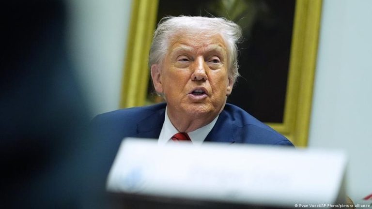 Mengapa Tangan Trump Memar Ini Penjelasan Mengejutkan