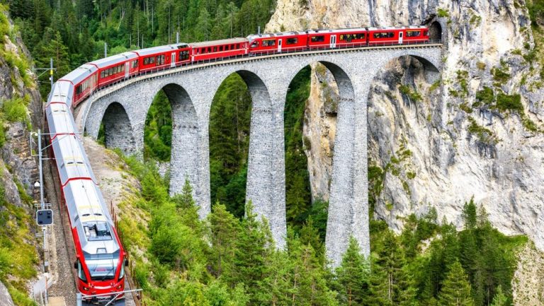 Kereta Swiss Tergelincir Ancaman Longsor Salju