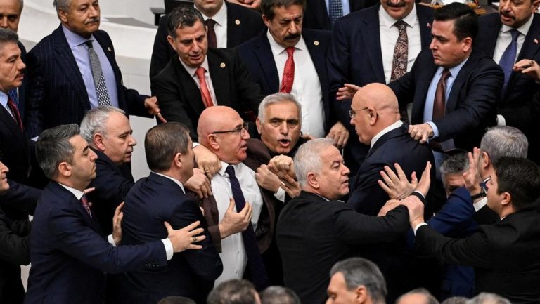 Geger Parlemen Turki Menteri Baru Picu Amuk