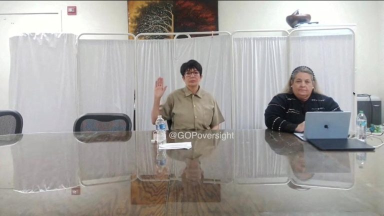 Hanya Dia Tahu Kunci Skandal Epstein