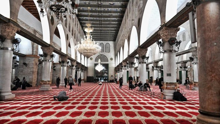 Larangan Misterius Imam Al-Aqsa dari Masjid Suci