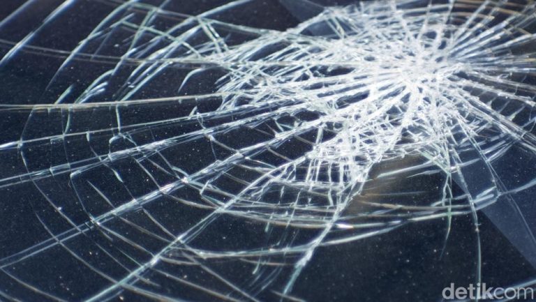 Nepal Gempar Bus Terjun ke Sungai Beku Nepal Gempar Bus Terjun ke Sungai Beku