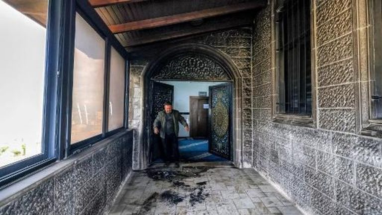 Tepi Barat Gempar Masjid Dibakar Slogan Rasis