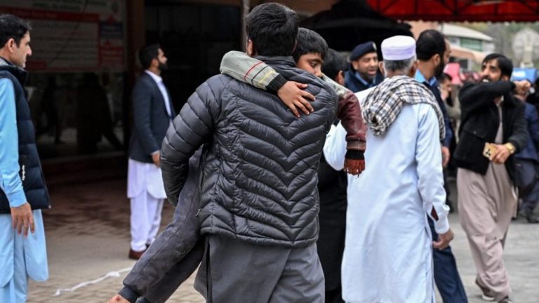 Pengebom Bunuh Diri Hantam Masjid Islamabad Pengebom Bunuh Diri Hantam Masjid Islamabad