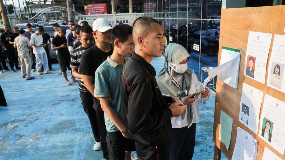 Thailand di Persimpangan Jalan