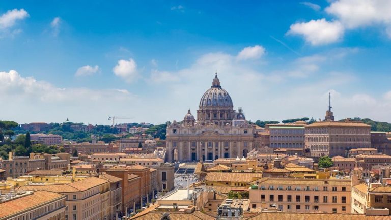 Vatikan Tolak Keras Rencana Besar Trump