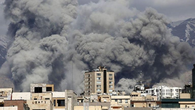 Masa Depan Iran di Ujung Tanduk