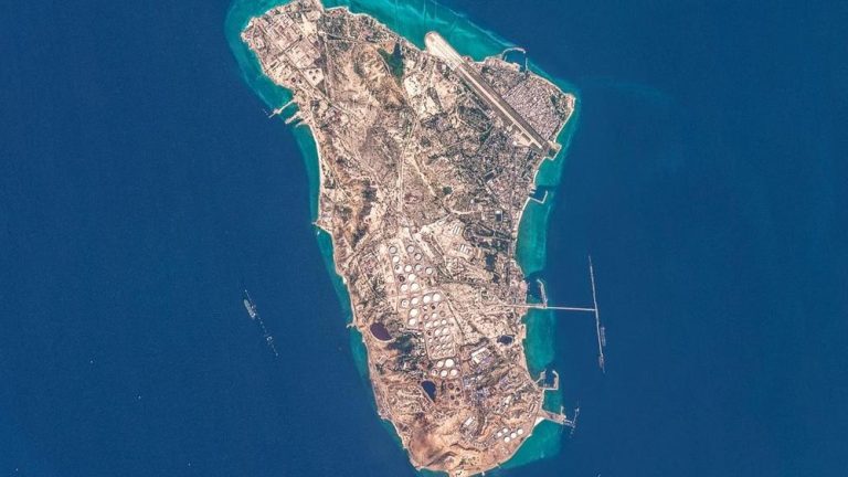 AS Hancurkan Pulau Kharg Iran Siap Balas AS Hancurkan Pulau Kharg Iran Siap Balas