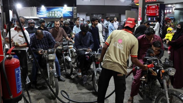 Gaji Dipotong WFH Jadi Normal Efek Perang Iran