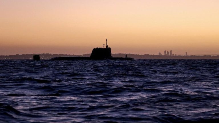 Laut Arab Bergejolak Kapal Selam Nuklir Inggris Tiba