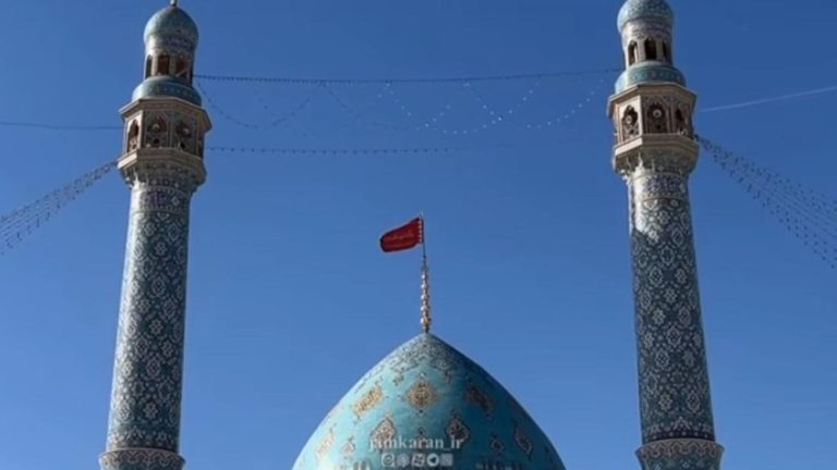 Pemimpin Iran Tewas Bendera Merah Berkibar Pertanda Apa