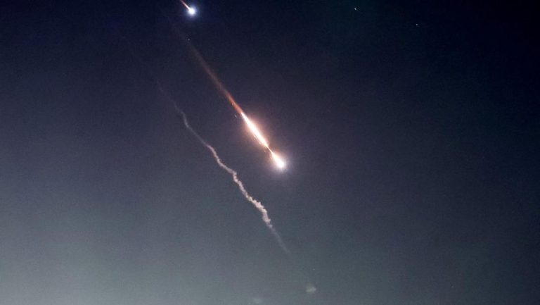 Ladang Minyak Abu Dhabi Terbakar Drone Menggempur Ladang Minyak Abu Dhabi Terbakar Drone Menggempur