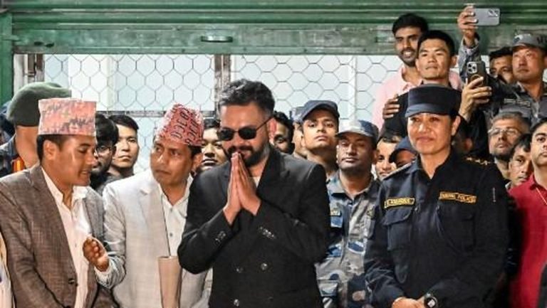 Rapper Ini Bikin Mantan Perdana Menteri Nepal Gigit Jari