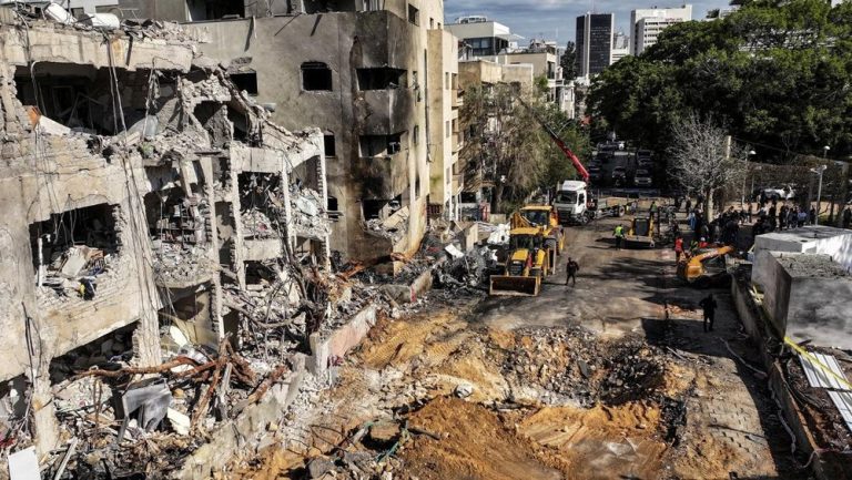 Rudal Iran Terjang Israel Sirene Meraung