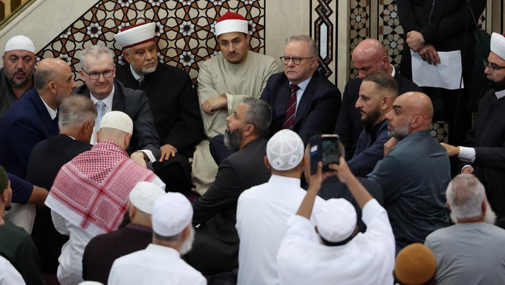 PM Australia Hadapi Amarah Jemaah Idul Fitri