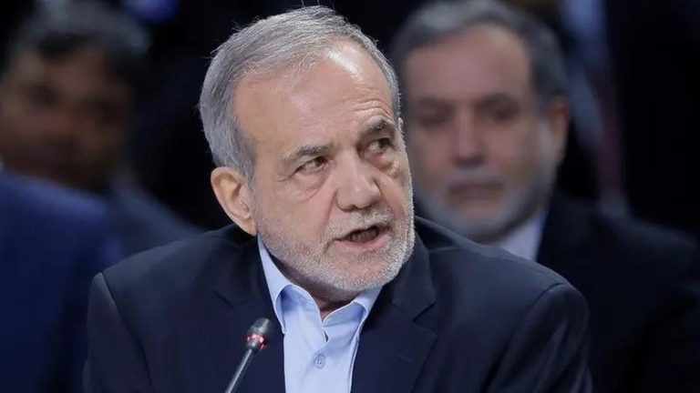 Teheran Bergejolak Iran Tak Akan Menyerah