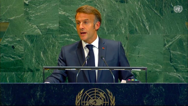 Langkah Berani Macron di Tengah Krisis