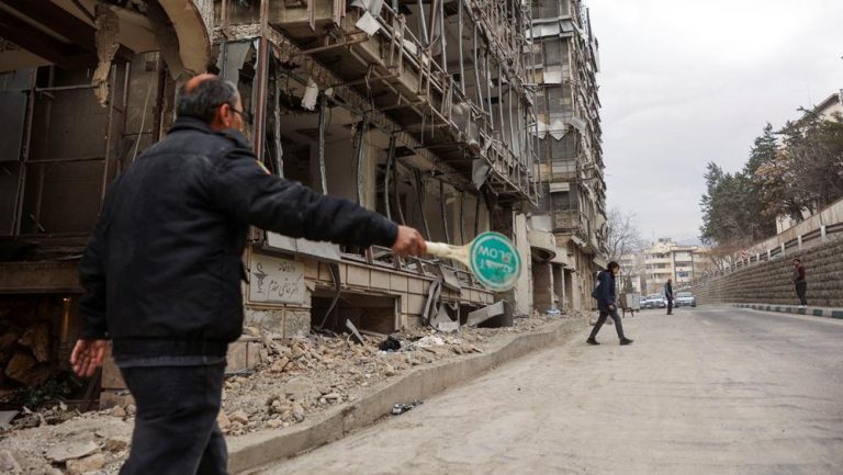 Iran Tantang Invasi Darat Balasan Trump Mengejutkan