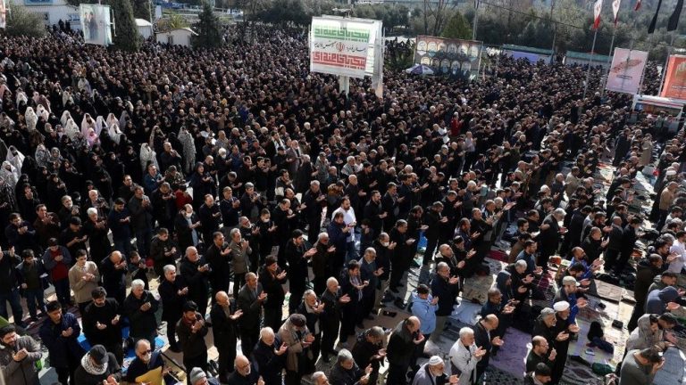 Idulfitri Iran di Tengah Dentuman Perang Idulfitri Iran di Tengah Dentuman Perang