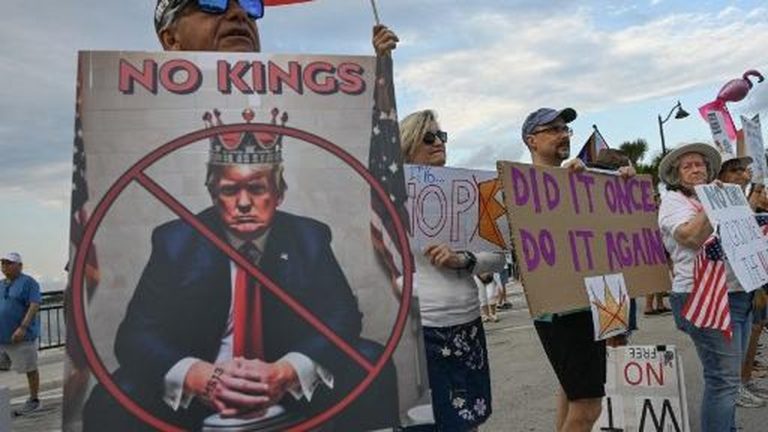 Jutaan Warga AS Bangkit Lawan Trump