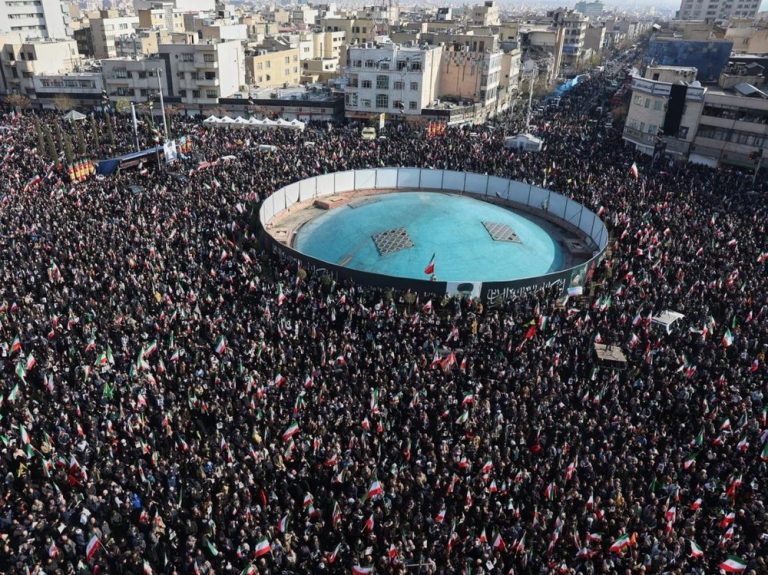 Sosok Ini Bikin Warga Iran Turun ke Jalan