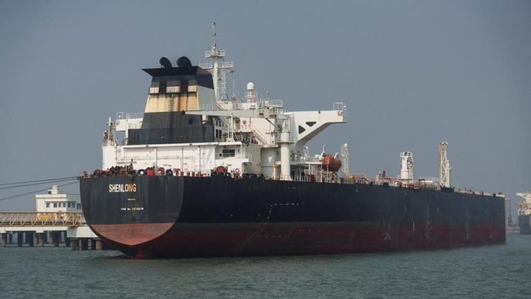 Tiga Kapal Tanker Lolos Blokade AS Hari Pertama