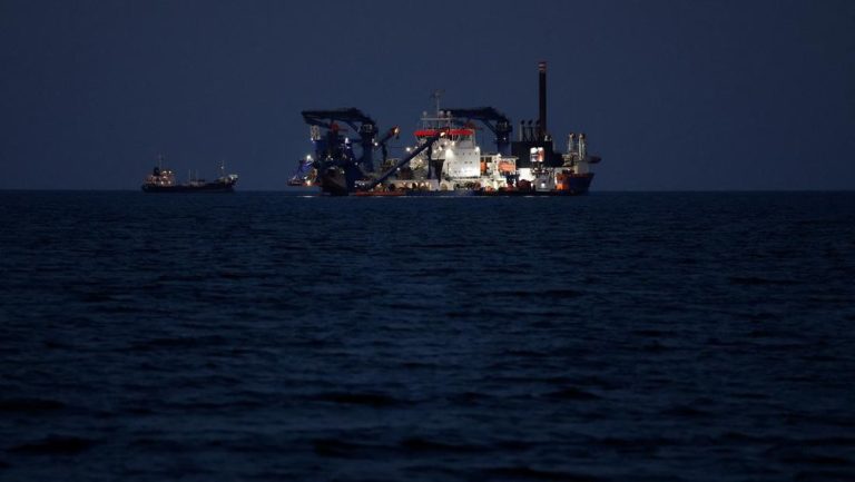 Hormuz Terkunci Veto Dua Negara Adidaya