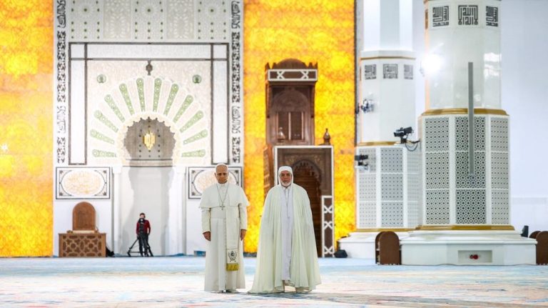 Paus Leo XIV Kunjungi Masjid Agung Ucap Salam Damai