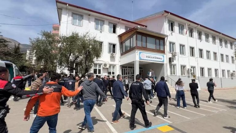 Turki Gempar Sekolah Berubah Medan Perang Turki Gempar Sekolah Berubah Medan Perang