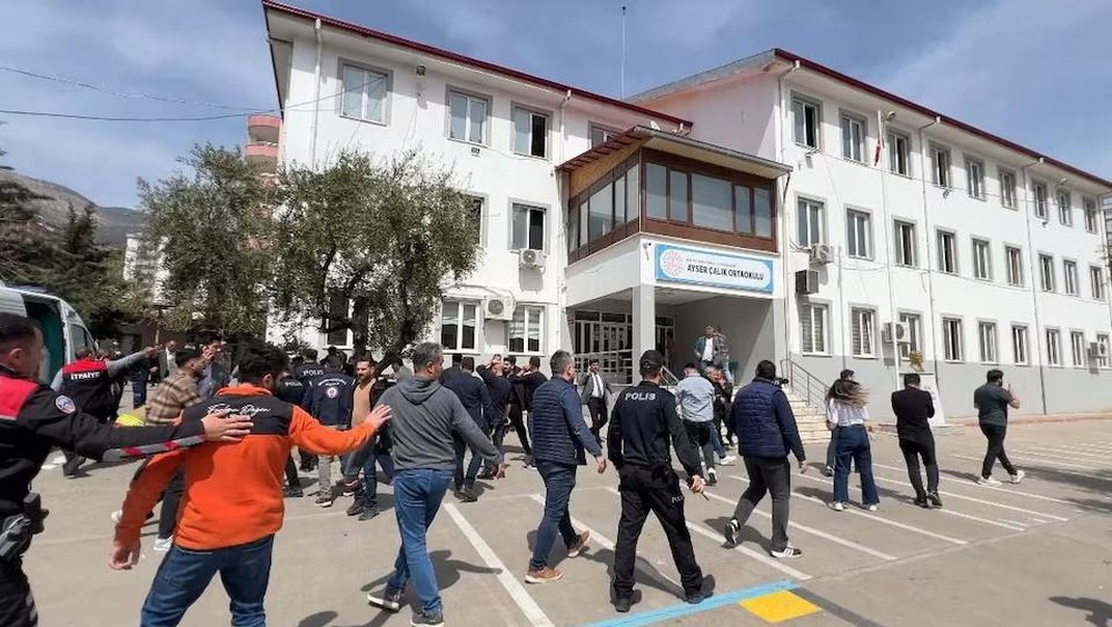 Turki Gempar Sekolah Berubah Medan Perang