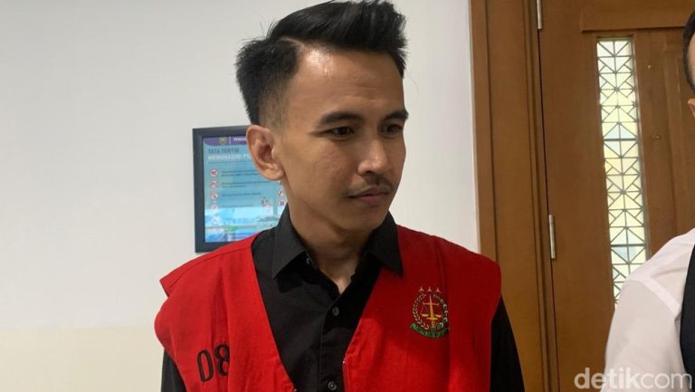 Terungkap Motif Adam Deni Pamer Senjata Terungkap Motif Adam Deni Pamer Senjata