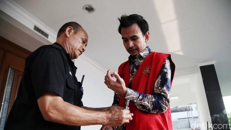 Selebgram Adam Deni Tersandung Kasus Perusakan dan Ancaman Senjata