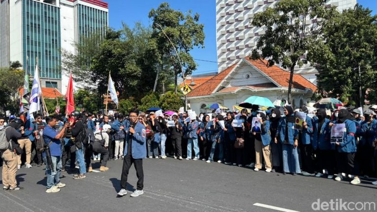 Mahasiswa Bergerak Nasional Program Kontroversial Disorot Mahasiswa Bergerak Nasional Program Kontroversial Disorot