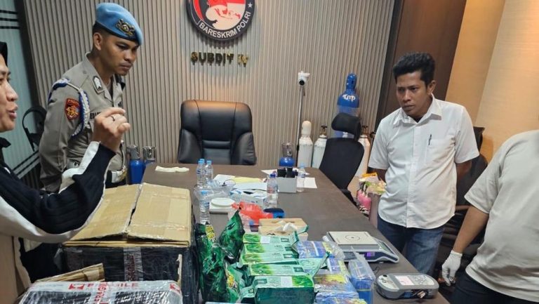 Jaringan Narkoba Internasional Terbongkar di Riau Jaringan Narkoba Internasional Terbongkar di Riau