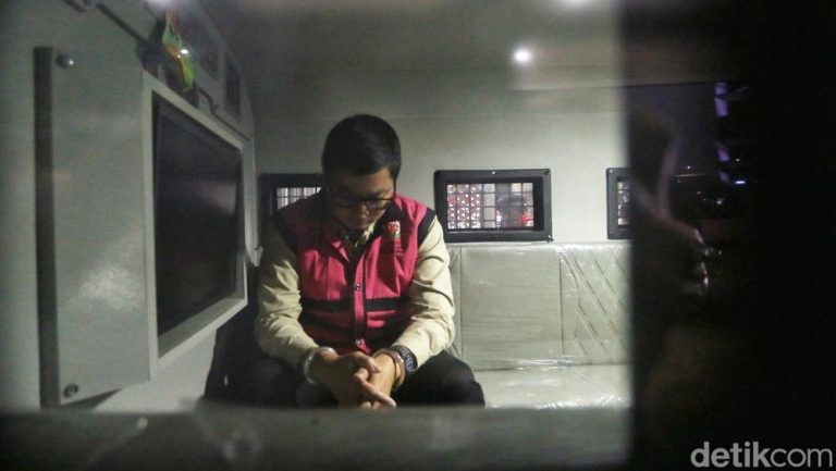Terkuak 5 Tersangka Kasus Gizi Gratis Bos Motor Listrik Ikut Terlibat Terkuak 5 Tersangka Kasus Gizi Gratis Bos Motor Listrik Ikut Terlibat