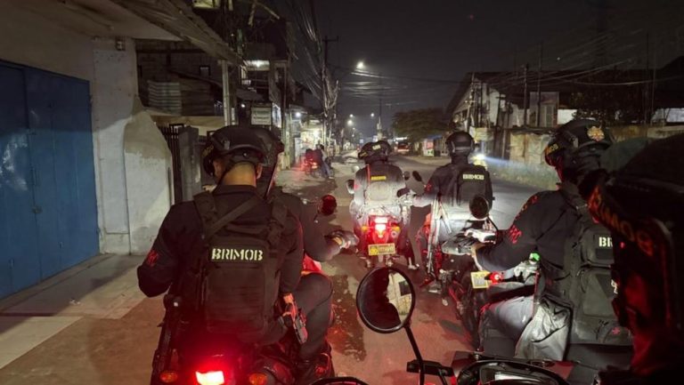 Brimob Cegah Tawuran Remaja Bawa Bom di Bekasi