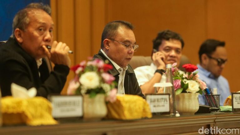 DPR Didesak Mahasiswa Soal Perut Rakyat