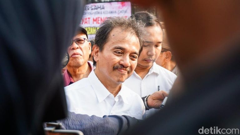 Roy Suryo dan dr Tifa Diciduk Pagi Ini Roy Suryo dan dr Tifa Diciduk Pagi Ini