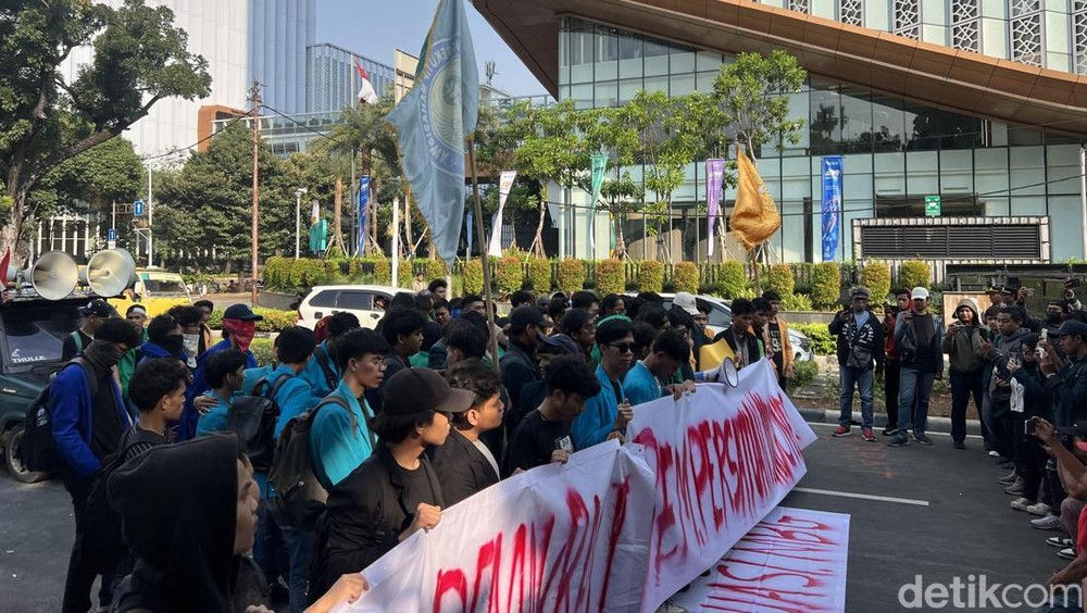 Tantangan Terbuka dari Mahasiswa