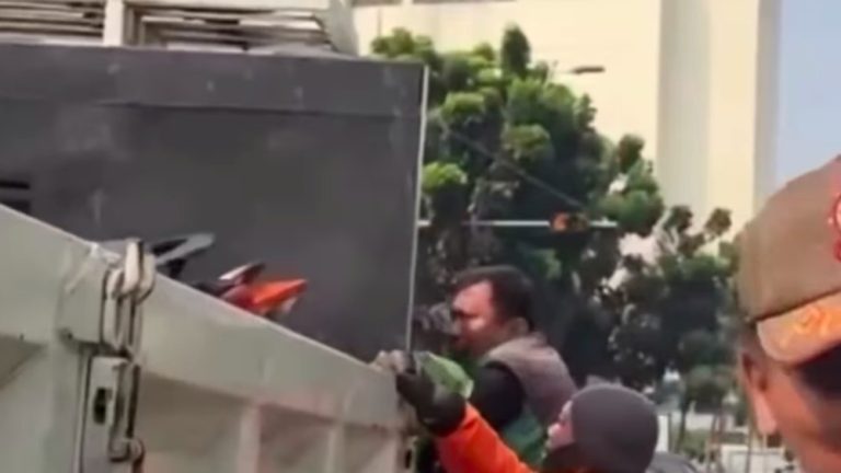 Dishub Jaktim Minta Maaf Langsung ke Rumah Ojol Dishub Jaktim Minta Maaf Langsung ke Rumah Ojol