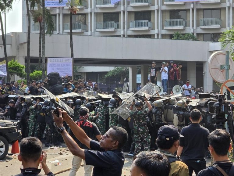Hotel Sultan Bergejolak Eksekusi Ricuh