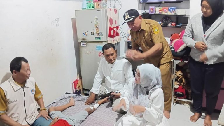 Momen Mencekam Pawai Obor Bocah 8 Tahun Terperosok Gorong-gorong