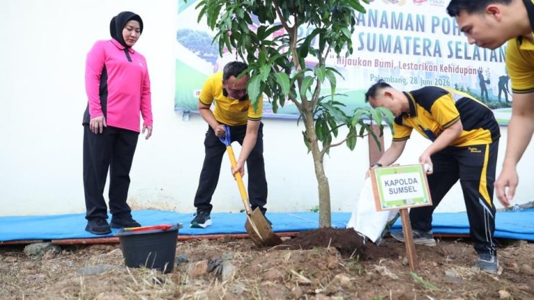 Polda Sumsel Tanam Ribuan Pohon, Ada Pesan Penting di Balik Aksi Ini